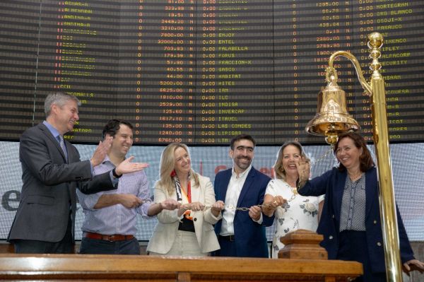 5 March - nuam celebrates The Ring the Bell for Gender Equality in Chile