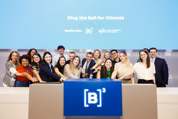 29 November 2023 - "Ring the Bell for Climate" at B3